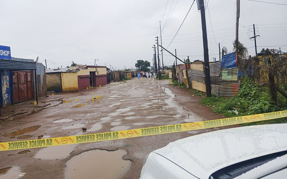 Al menos nueve muertos y diez heridos en tiroteo masivo en un bar de Sudáfrica