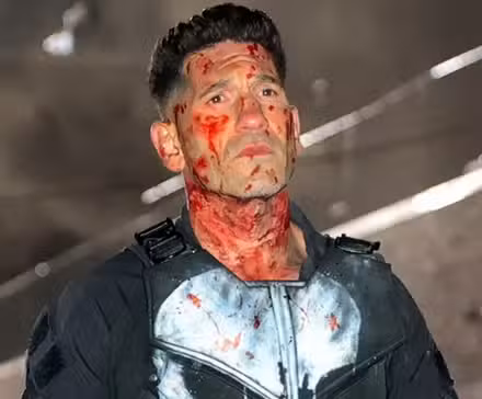 Jon Bernthal como Punisher cubierto de sangre