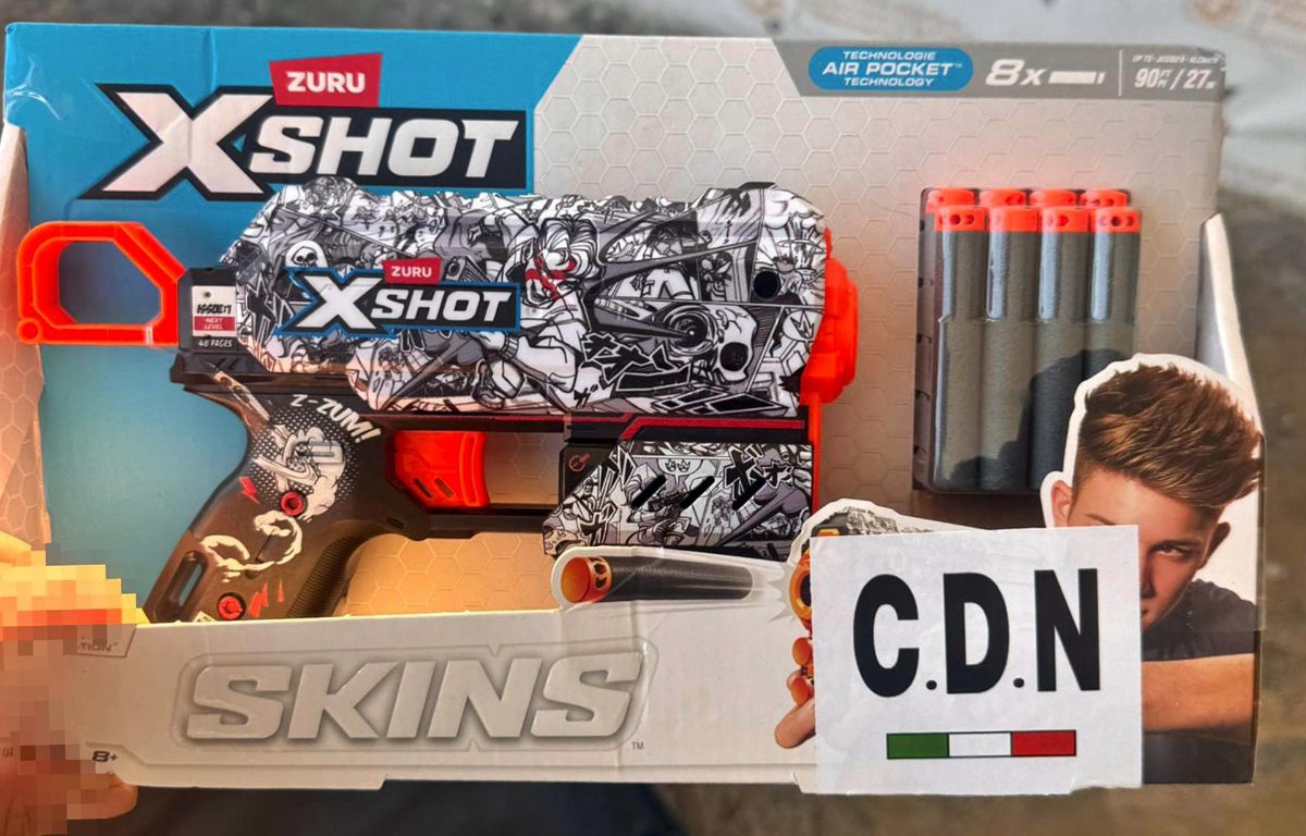 Detienen a 4 por repartir juguetes con etiquetas del Cártel del Noreste a niños