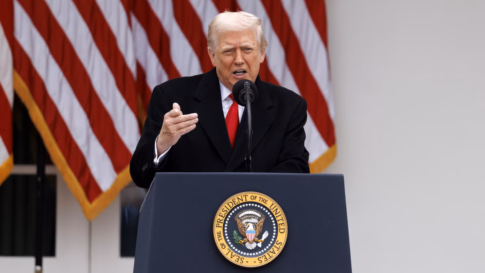 Donald Trump renueva los ataques nocturnos y dice que Stephen Colbert debería ser “puesto a dormir”