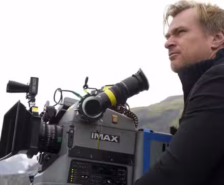 Christopher Nolan usando una cámara IMAX