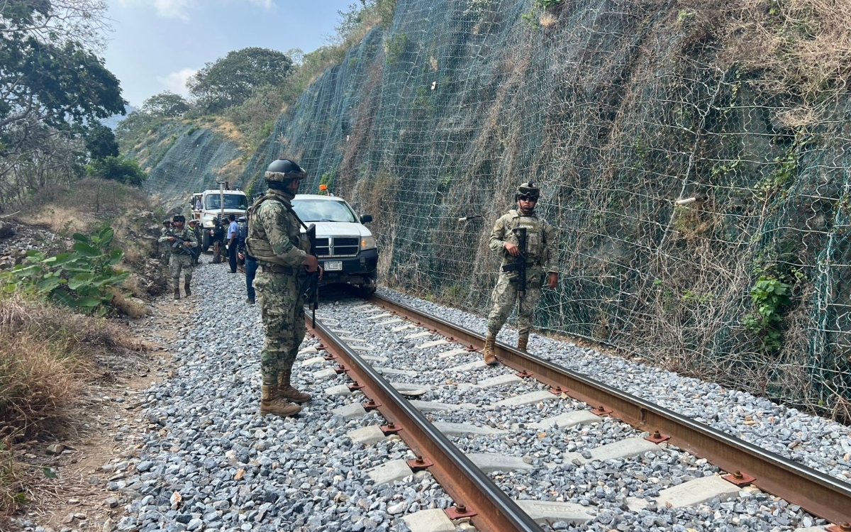 FGR entrevista a víctimas por descarrilamiento del Tren Transístmico en Oaxaca