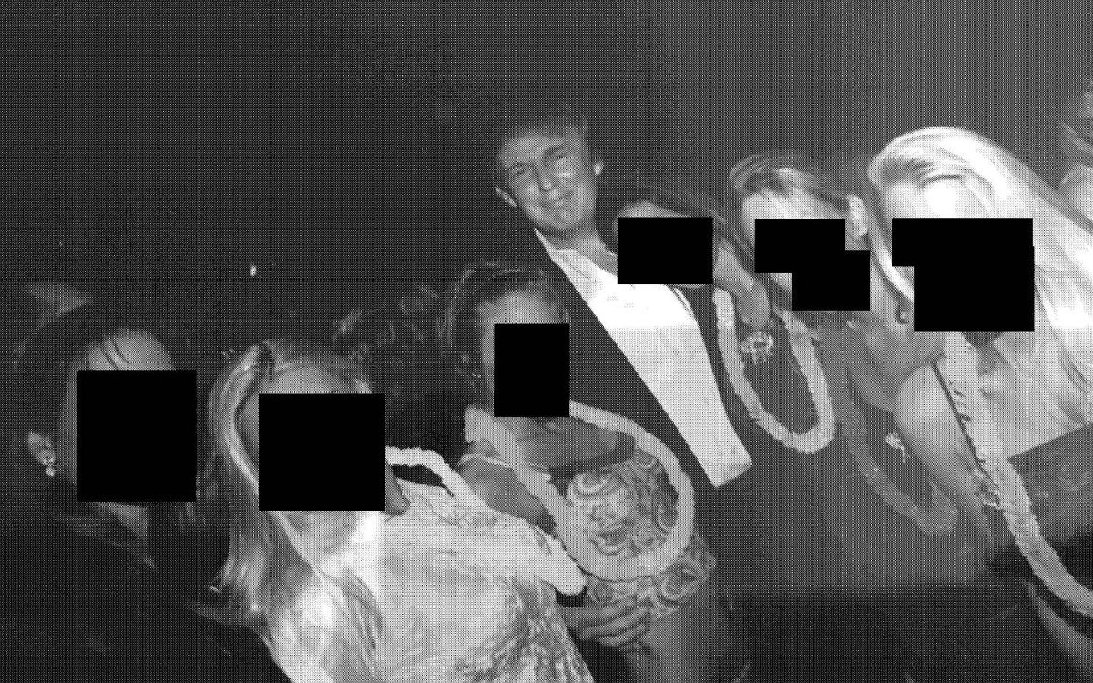 Galería | Publican fotos de Trump rodeado de mujeres en la mansión de Jeffrey Epstein