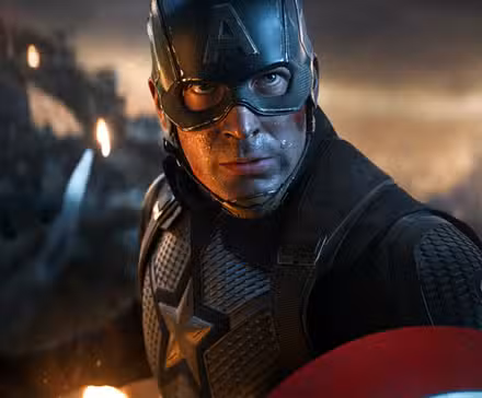 El Capitán América de Chris Evans en Avengers: Endgame listo para la batalla con Mjolnir y su escudo