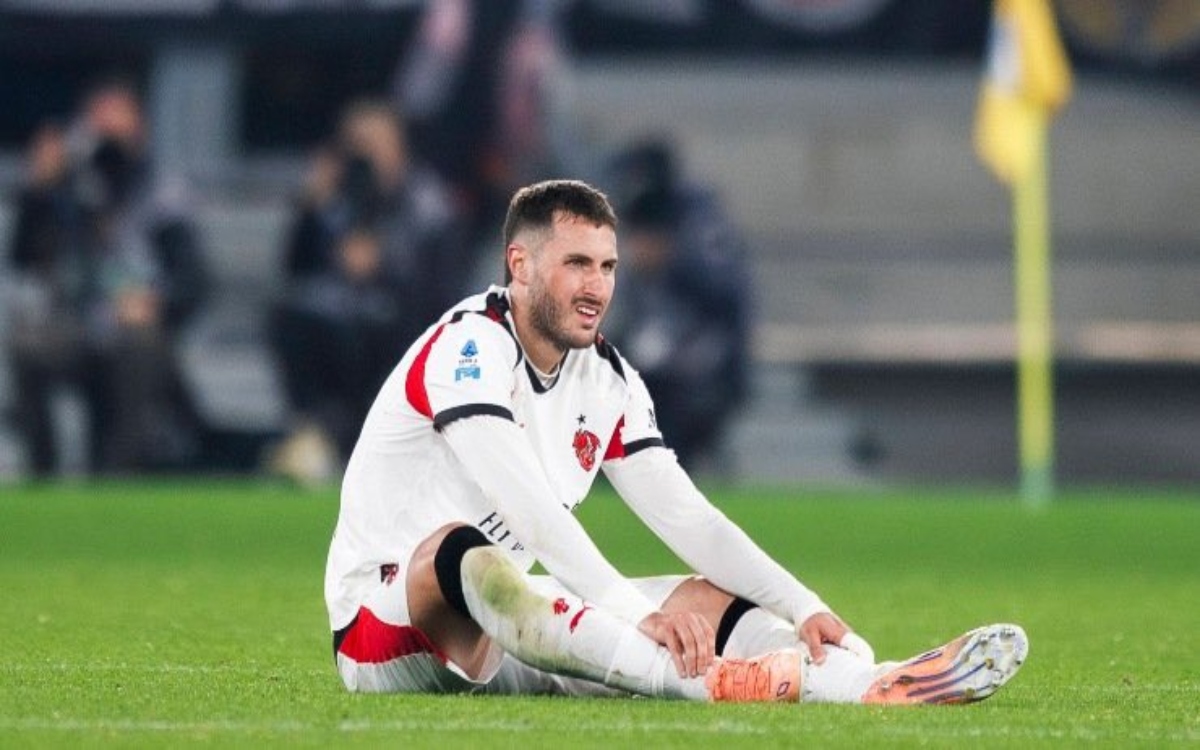 Pasa Santiago Giménez por el quirófano para arreglar dolencia en el tobillo derecho