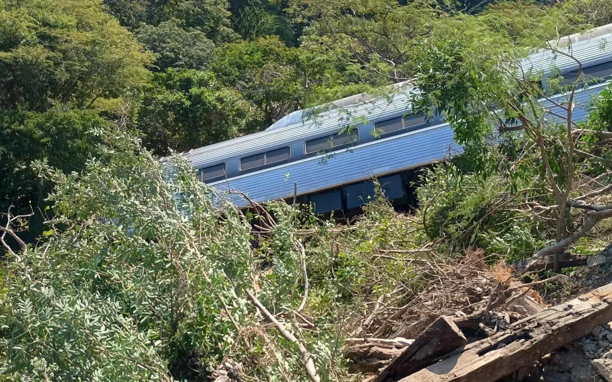 Tren Interoceánico se descarrila en Oaxaca con 241 pasajeros a bordo