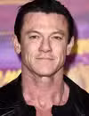 Foto de cabeza de Luke Evans