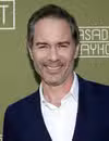 Foto de cabeza de Eric McCormack