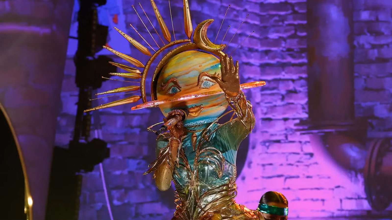 Esta pista de la noche del Ozzfest del cantante enmascarado casi confirma la identidad de Galaxy Girl (SPOILERS)