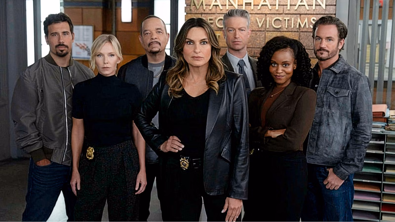 Ley y orden de Ice-T: regreso de la temporada 28 de SVU revelado en una imagen de BTS mientras comienza la filmación