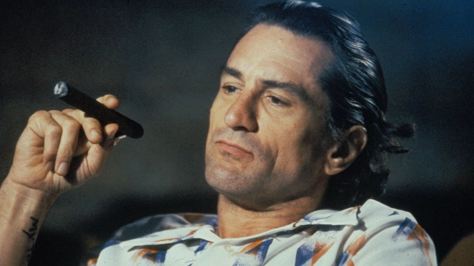 La nueva versión de Apple TV del clásico thriller policial de 35 años de Robert De Niro debuta con una fuerte puntuación de Rotten Tomatoes