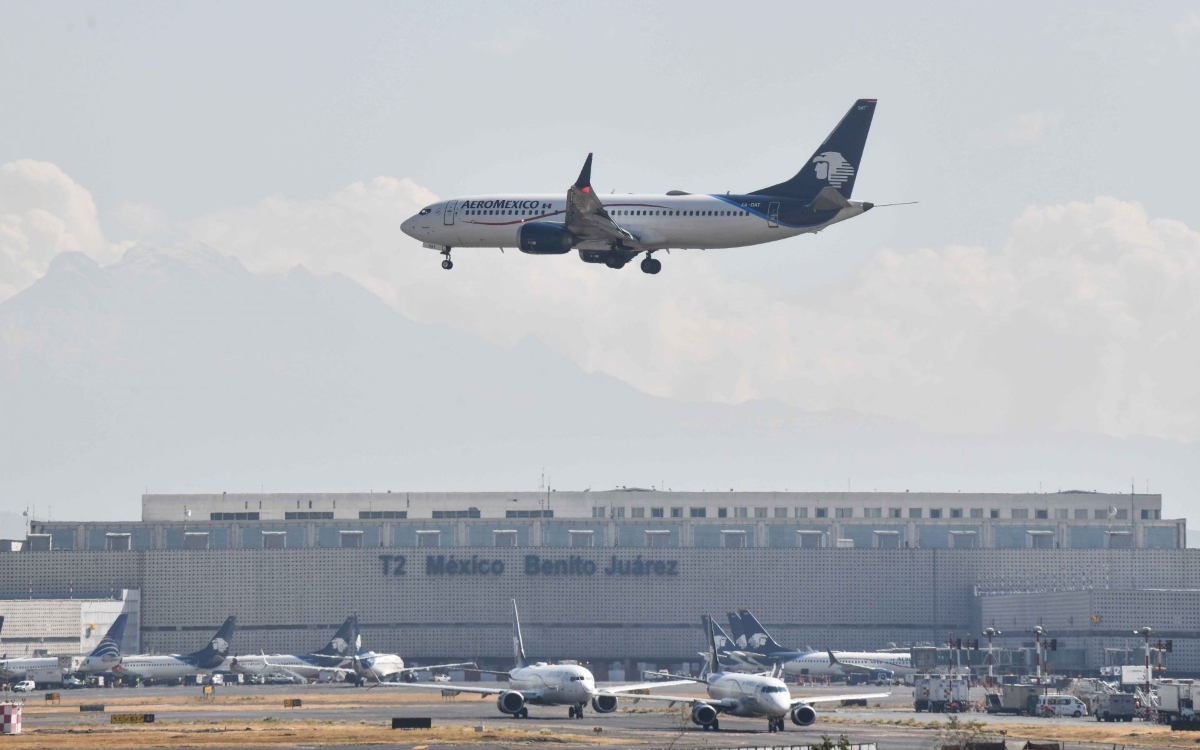 AICM suspende aterrizajes y despegues por neblina