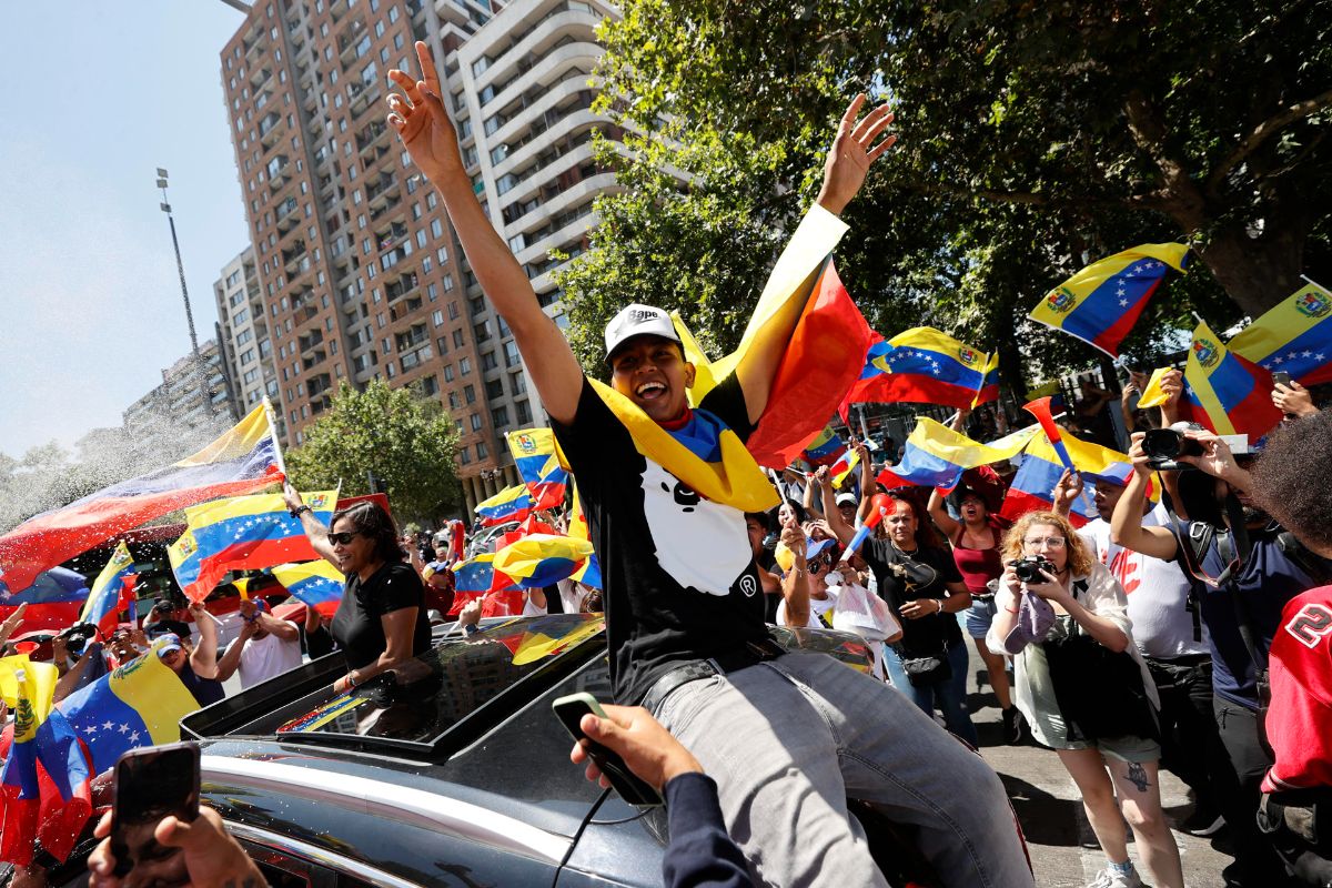 Celebran en Venezuela y el mundo la caída de Nicolás Maduro