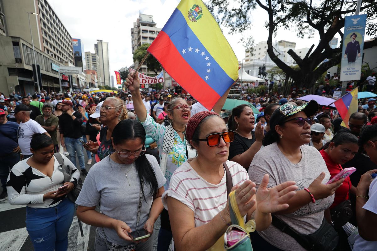 Chavistas exigen con "gran marcha" en Caracas la libertad de Maduro