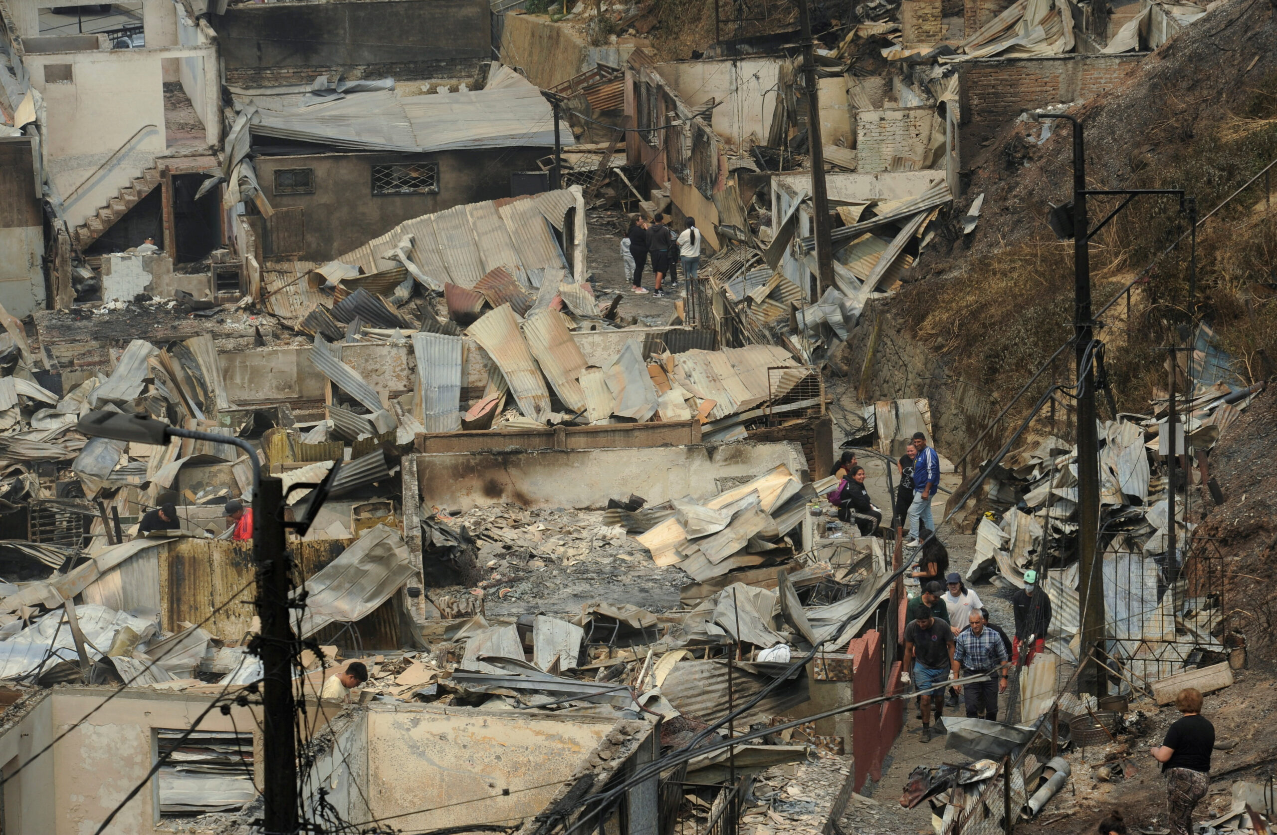 Chile enfrenta uno de sus peores incendios: 20 muertos y miles de evacuados