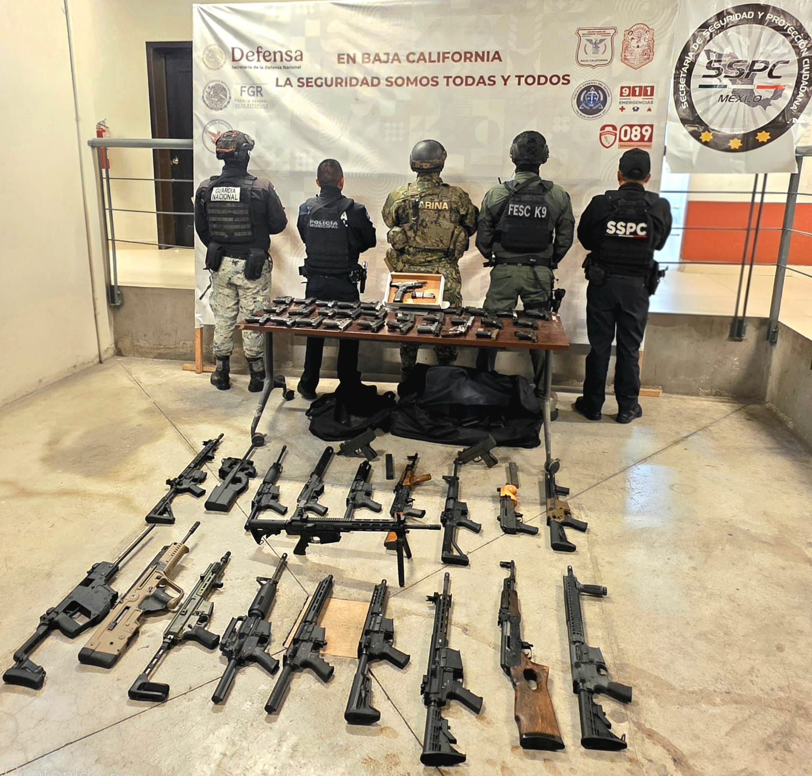 Decomisan 51 armas largas y cortas en Tijuana, Baja California