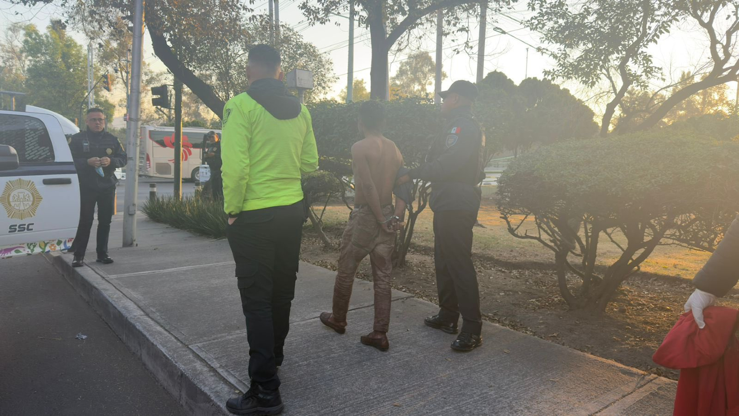 Detienen a hombre que se cubría con piel de perro; lo vinculan con muerte de dos canes