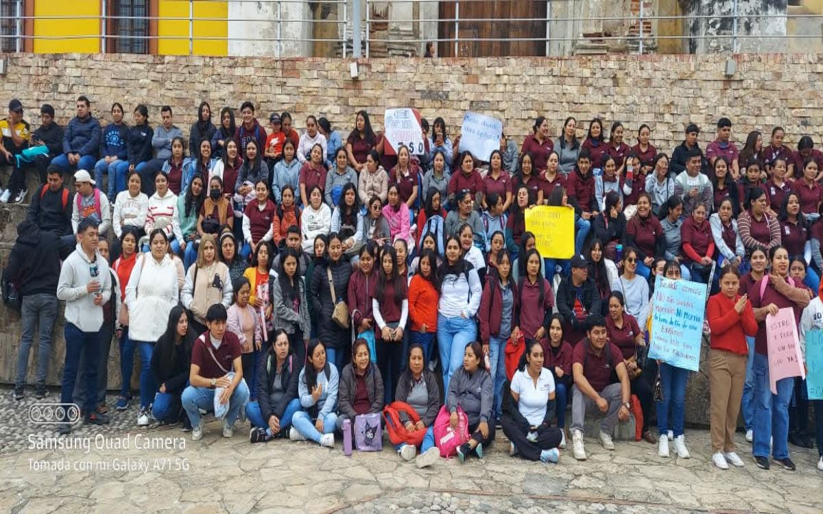 Educadores de CONAFE protestan en el país por sueldos bajos y falta de seguridad