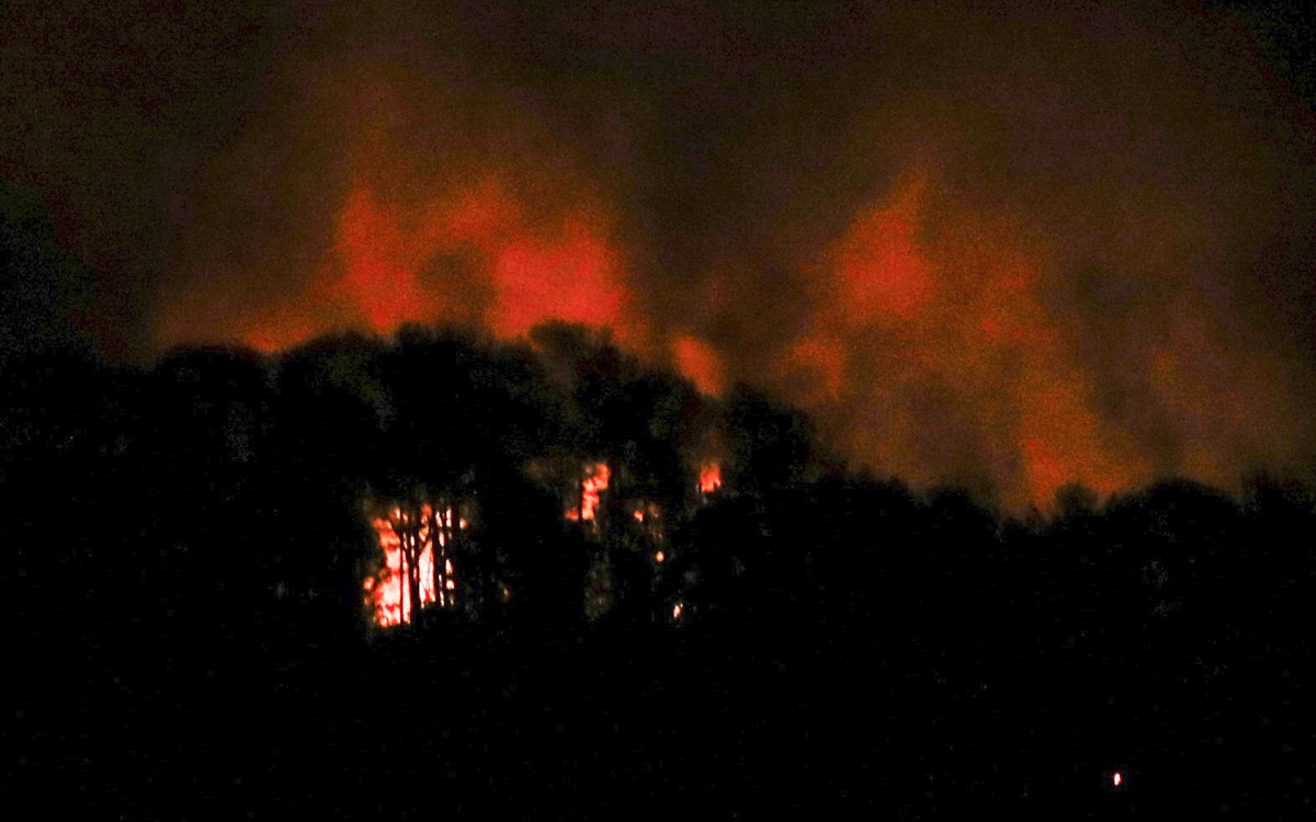 Estados Unidos ataca objetivos dentro de Venezuela, confirman funcionarios a CBS