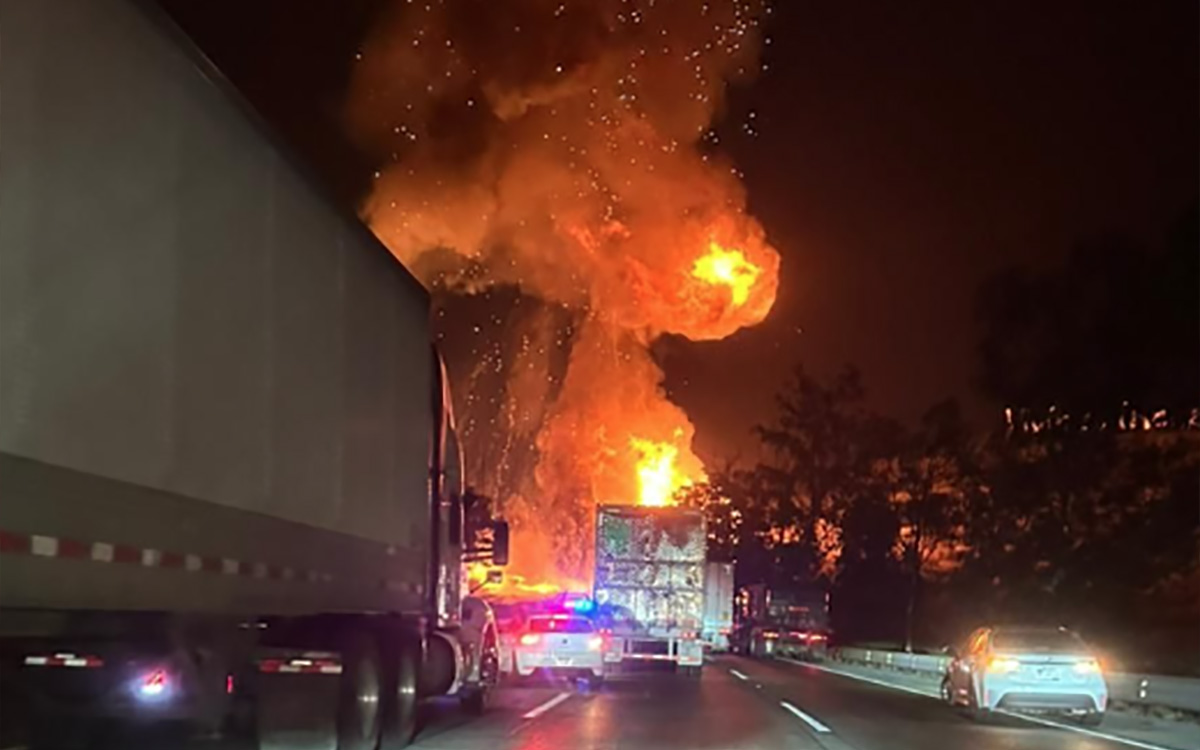 Explosión de pipa de gas LP moviliza a cuerpos de emergencia en la autopista México-Querétaro