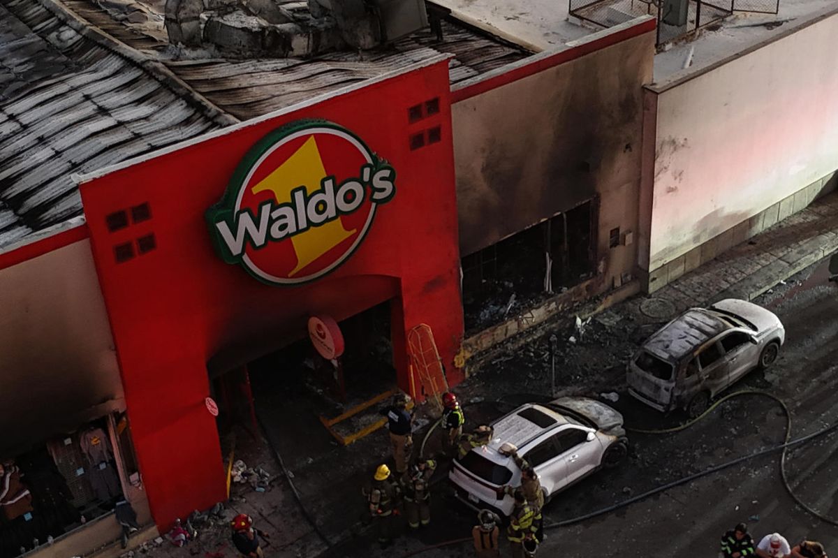 Fiscalía de Sonora imputa a 8 personas por incendio en 'Waldo's' que dejó 24 muertos