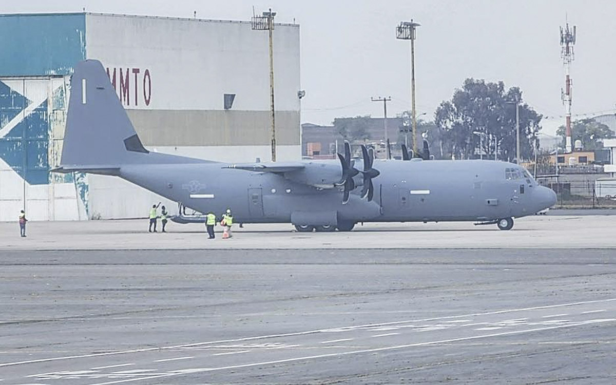 Gobierno asegura que aterrizaje de avión militar de EE.UU. en Toluca fue autorizado; MC pide explicaciones