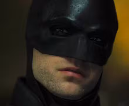 El Batman de Robert Pattinson investigando en The Batman