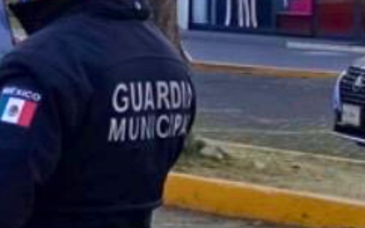 Investigan a policía acusado de extorsión que corrió de reportera en Naucalpan