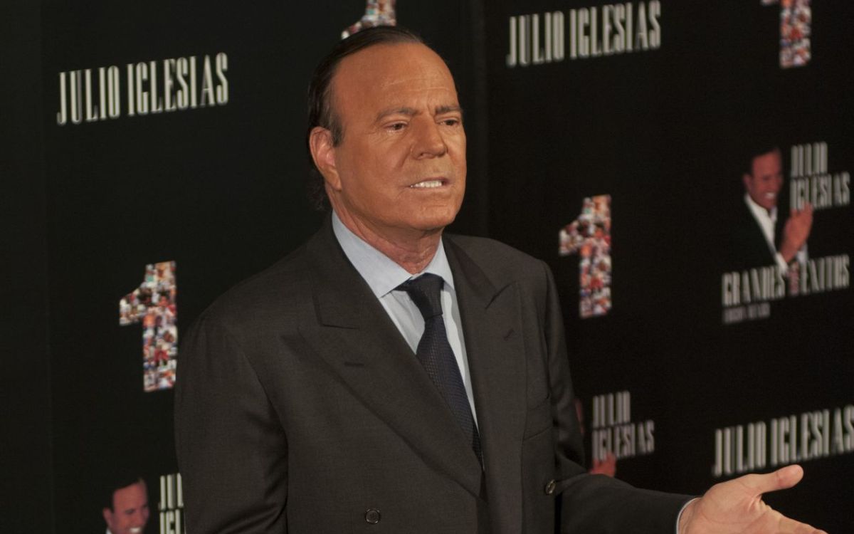 Julio Iglesias responde a acusaciones por abuso