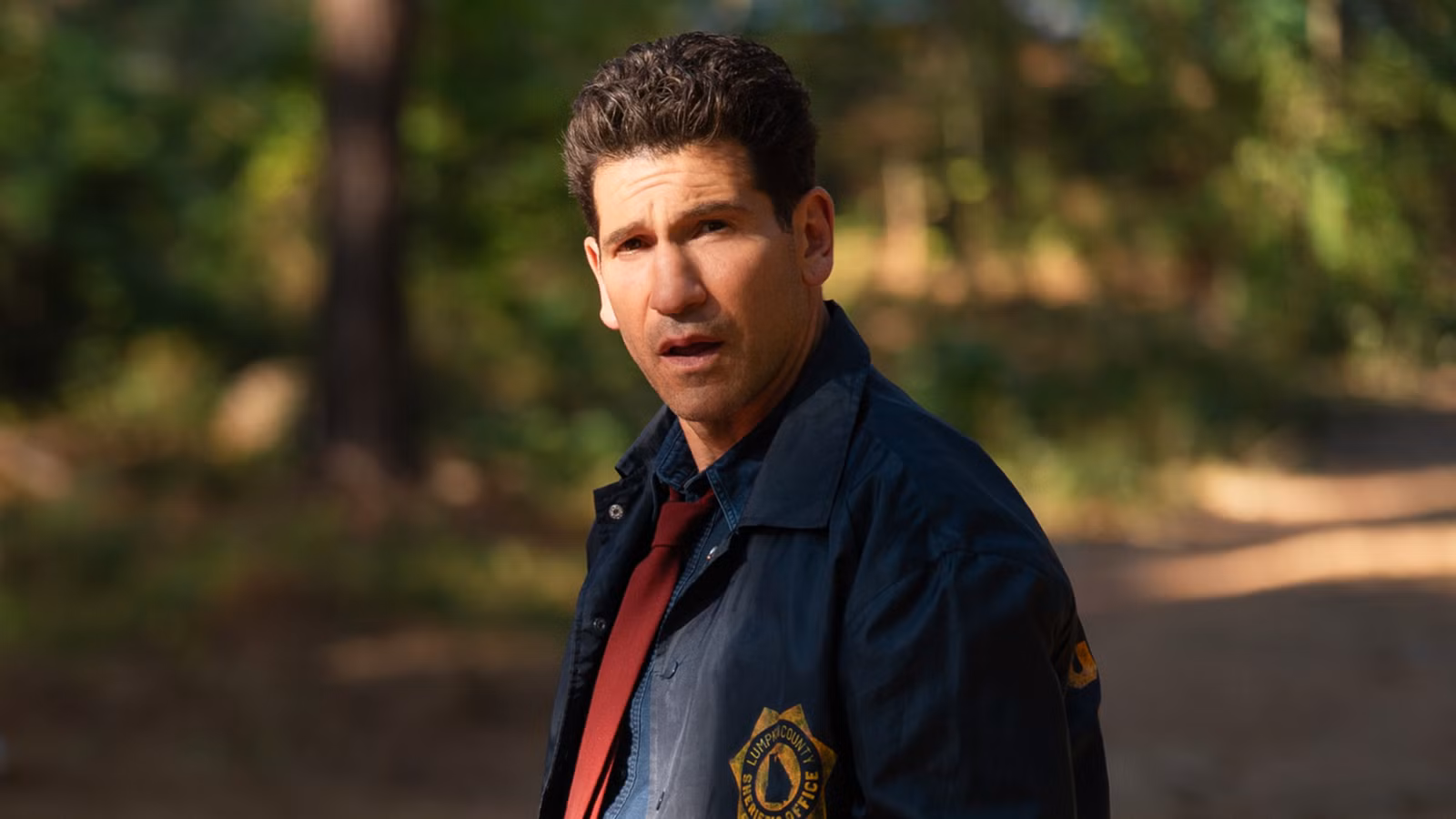 La nueva y retorcida serie de suspenso y crimen de Netflix en seis partes de Jon Bernthal debuta con una puntuación rara y perfecta de Rotten Tomatoes