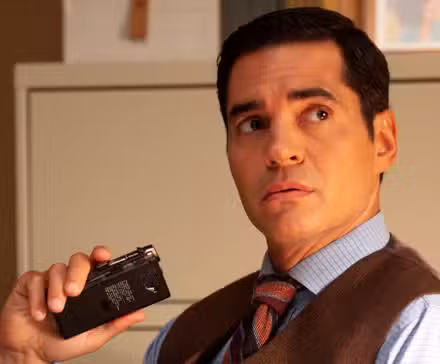 Ramon Rodriguez como Will Trent en Will Trent temporada 3, episodio 4