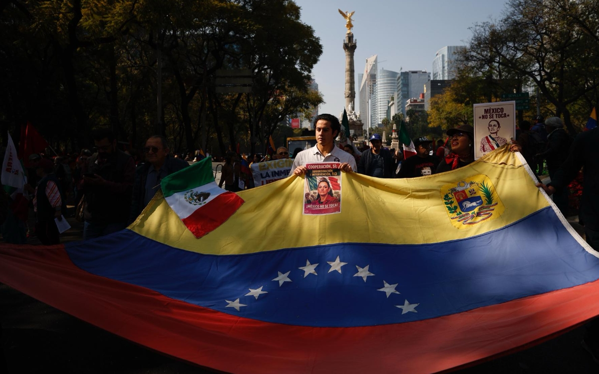 Protestan contra las amenazas de Trump a México y el 'imperialismo' de EU en Venezuela