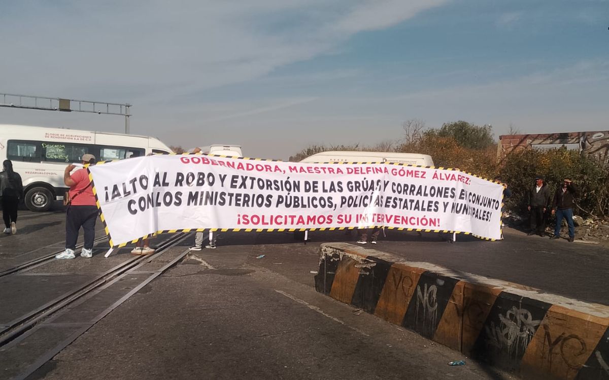 Transportistas realizan megabloqueo en Edomex por extorsiones