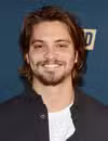 Foto de cabeza de Luke Grimes