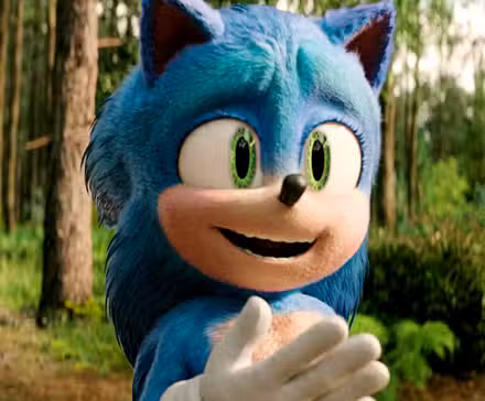 Sonic luce emocionado en el bosque en Sonic the Hedgehog 3