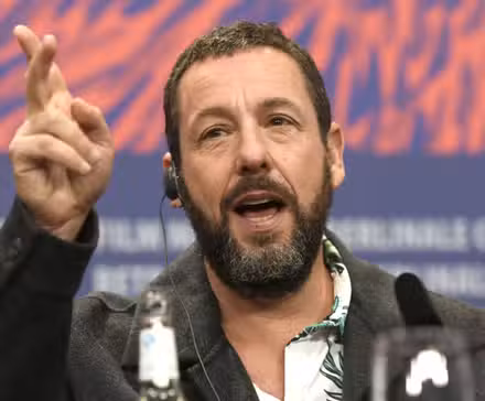 Adam Sandler en el 74º Festival Internacional de Cine de Berlín por Spaceman