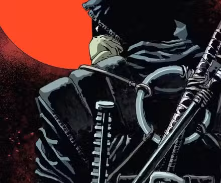 The Last Ronin de TMNT con una luna roja detrás de él.