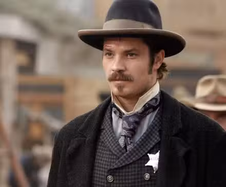 Timothy Olyphant como el sheriff Seth Bullock en Deadwood