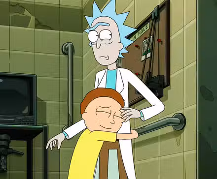 Morty abrazando a un Rick desconcertado en Rick & Morty