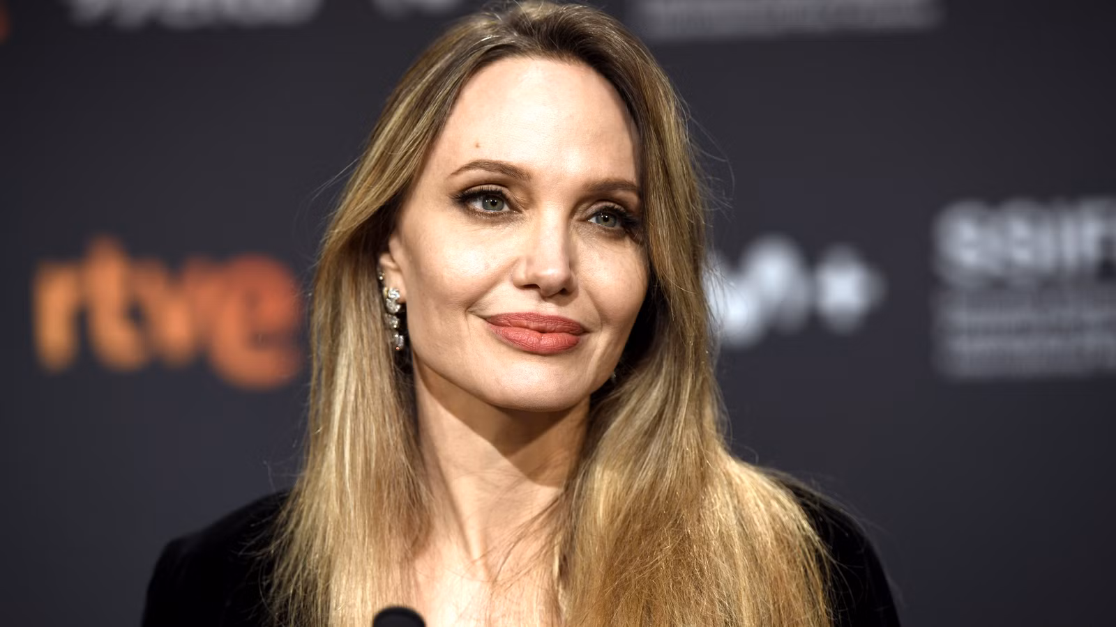 La mejor actuación de Angelina Jolie es en una película hecha para televisión para HBO de hace casi 30 años