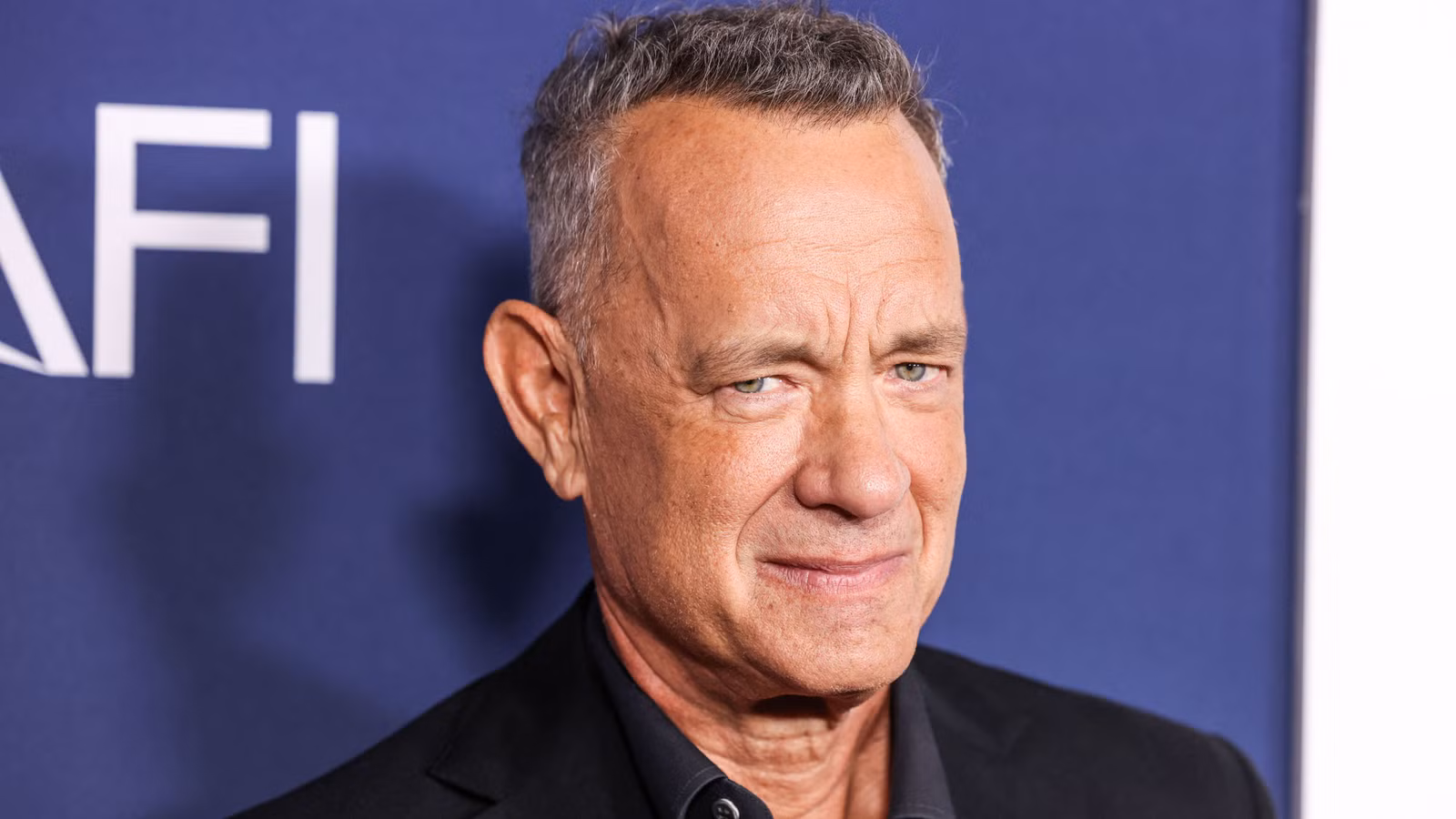Por qué Tom Hanks sigue actuando y produciendo películas y programas de televisión sobre la Segunda Guerra Mundial después de 28 años