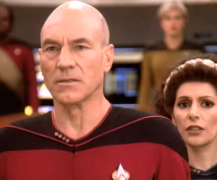 Capitán Picard y Consejera Troi en Star Trek TNG