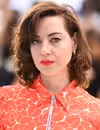 Foto de cabeza de Aubrey Plaza en el 77º Festival de Cine de Cannes 