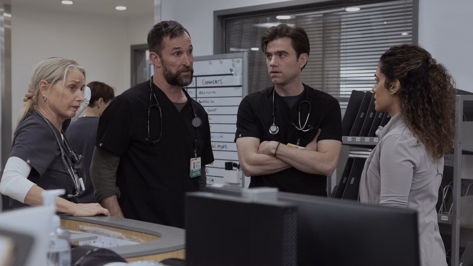 Noah Wyle sabe que “Estados Unidos está realmente enojado” con él por la segunda temporada de Pitt
