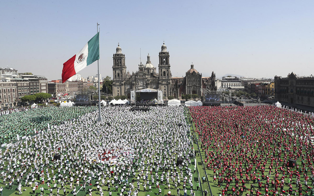 Aristegui en Vivo: Aliados respaldan 'Plan B' de Sheinbaum; presidenta responde a Trump; megaclase de futbol en el Zócalo (16/03/2026)