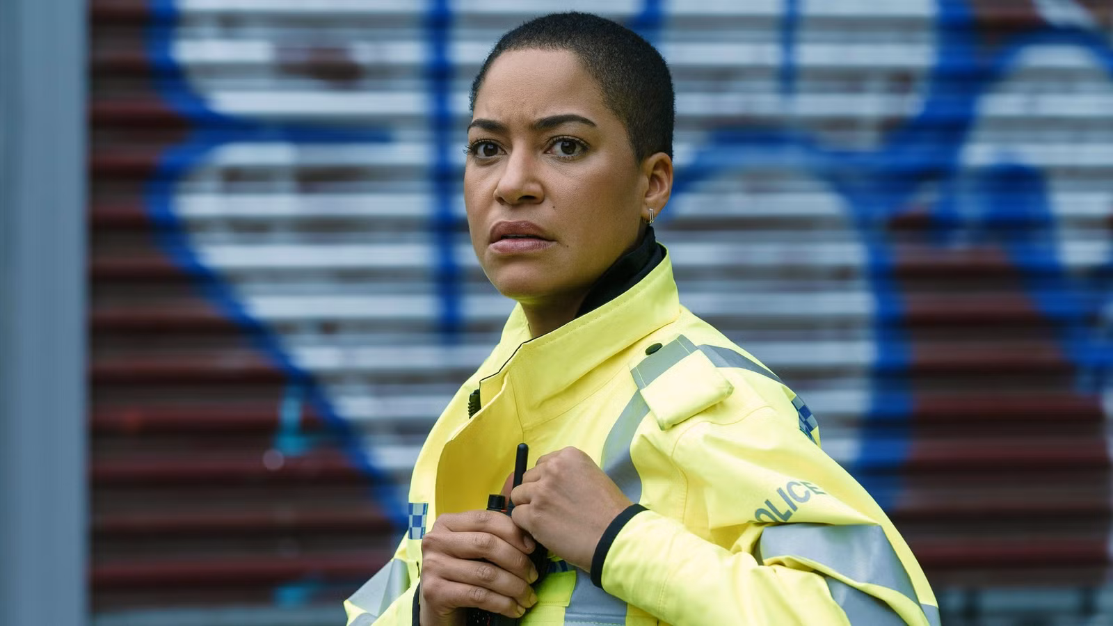 La exitosa serie de suspenso y crimen de 8 capítulos de Apple TV finalmente regresa con una rara banda sonora de Rotten Tomatoes