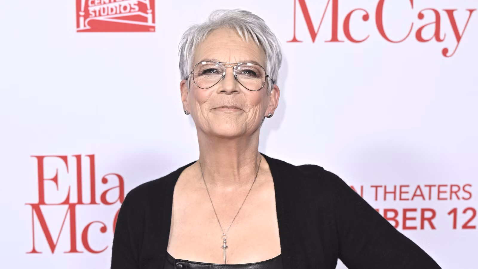 El reinicio de Jamie Lee Curtis de 12 partes de Murder Mystery retrasa la fecha de lanzamiento para evitar una gran batalla de taquilla