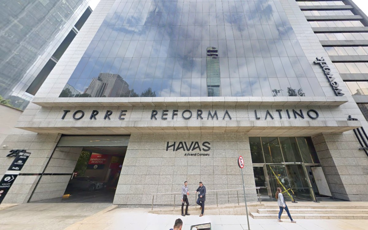 Falleció una mujer tras precipitarse de Torre Reforma Latino