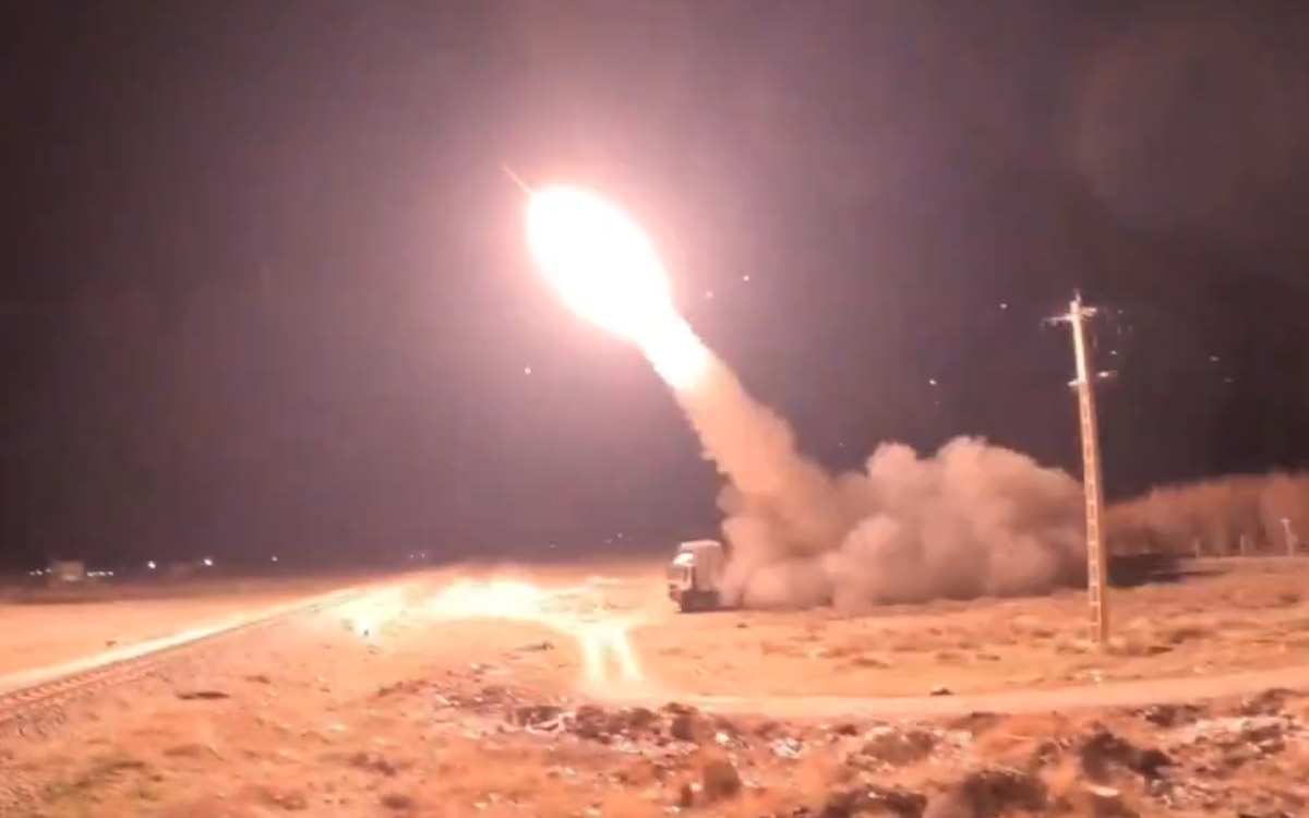 Irán anuncia ataque a base estadounidense en Irak y amenaza a Trump con "expandir" la guerra