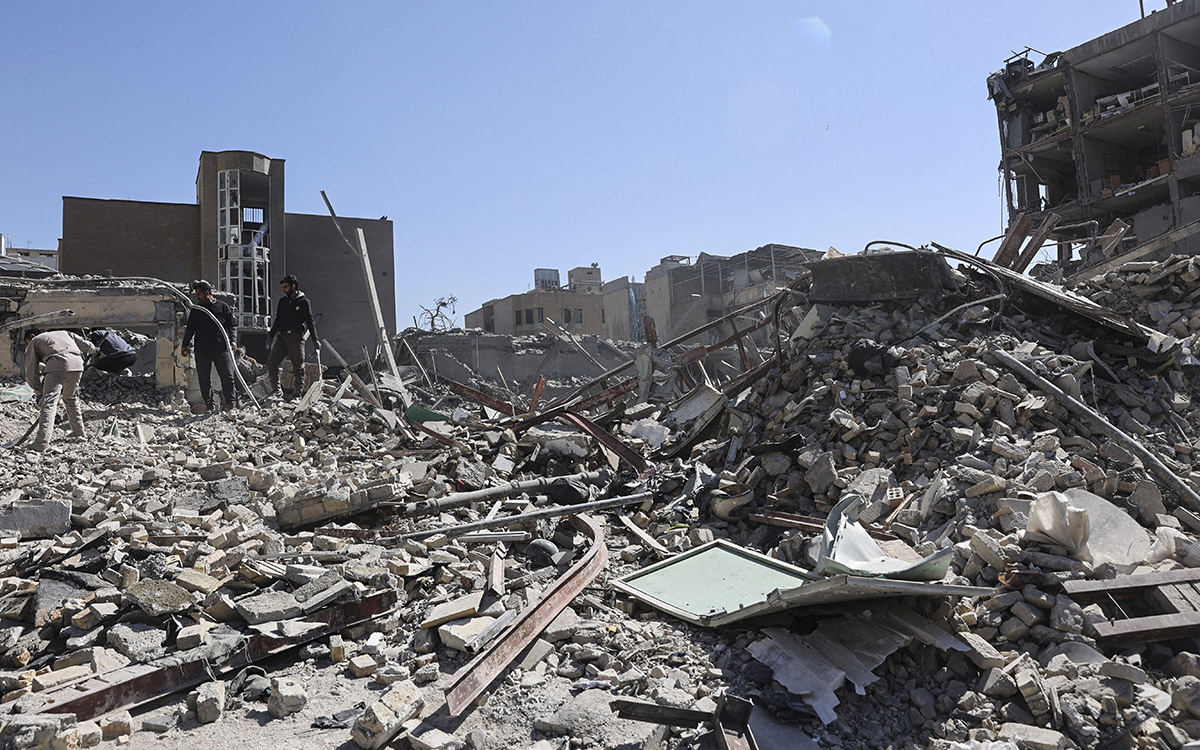 Israel bombardea complejo presidencial en Teherán; muertos en Irán ascienden a 787